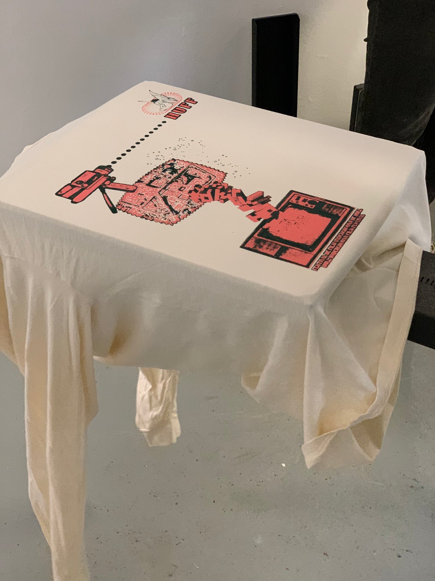 Chandail ivoire à manches longues sérigraphiée // Ivory two-tone silk-screened long sleeve shirt