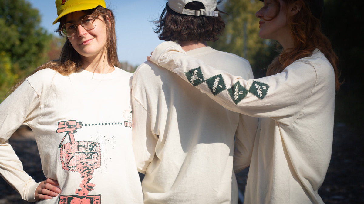 Chandail ivoire à manches longues sérigraphiée // Ivory two-tone silk-screened long sleeve shirt