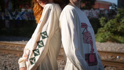 Chandail ivoire à manches longues sérigraphiée // Ivory two-tone silk-screened long sleeve shirt